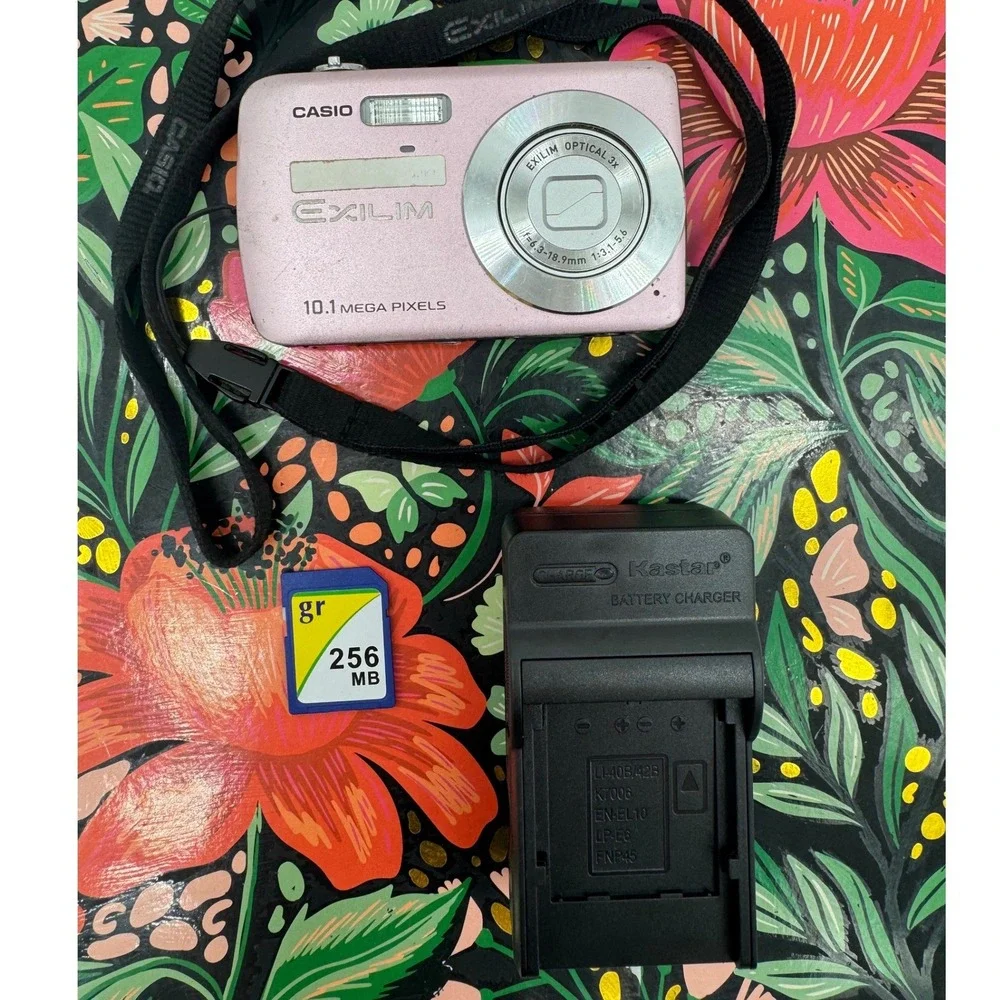 Casio Exilim EX-Z33 10.1MP Digital Camera Pink Compact Point and Shoot‎ Bundle